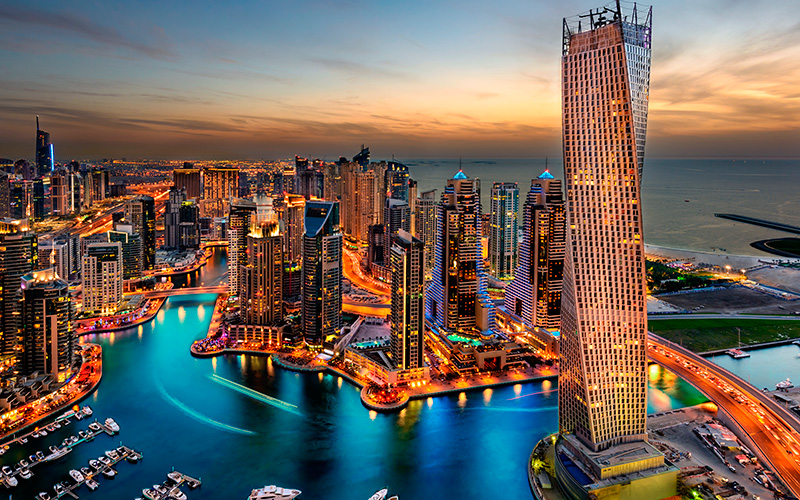 dubai-marina-noite-emirados-arabes-shutterstock-151616084