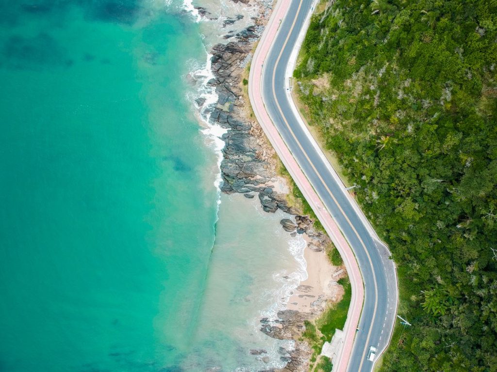 Rodovia Interpraias: com 14 km, atravessa seis praias entre Balneário Camboriú e Itapema